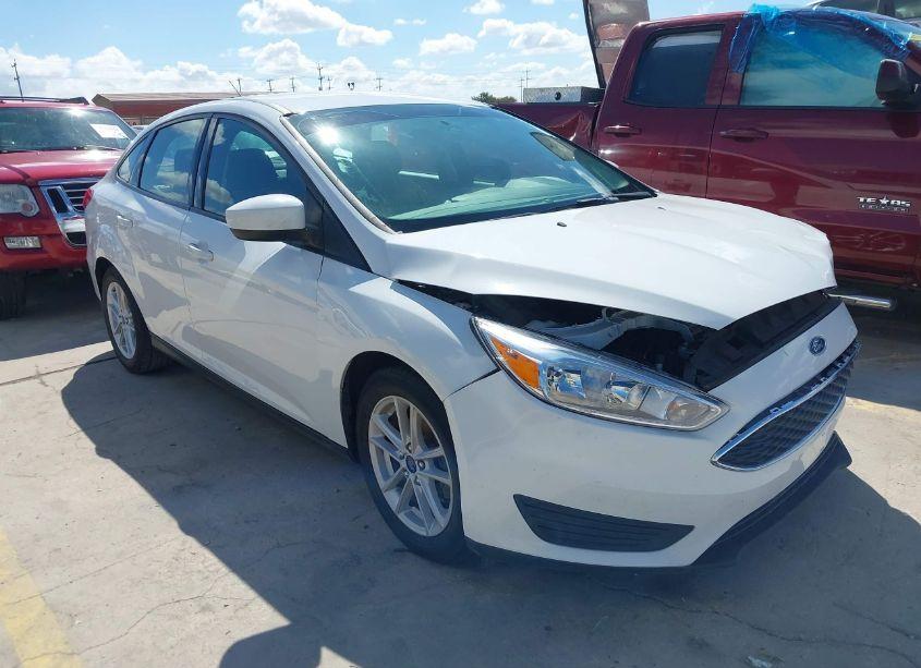 2018 Ford Focus SE (VIN 1FADP3F21JL286146) main photo