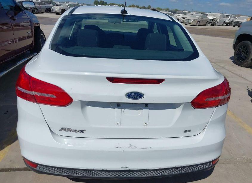 Photo 16 of 2018 Ford Focus SE (VIN 1FADP3F21JL286146)