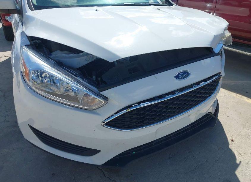Photo 17 of 2018 Ford Focus SE (VIN 1FADP3F21JL286146)