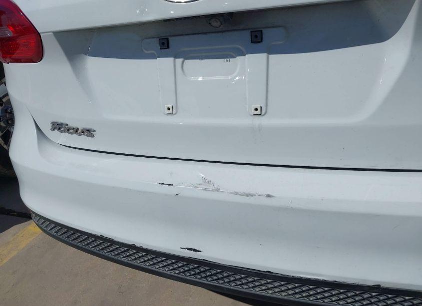 Photo 18 of 2018 Ford Focus SE (VIN 1FADP3F21JL286146)