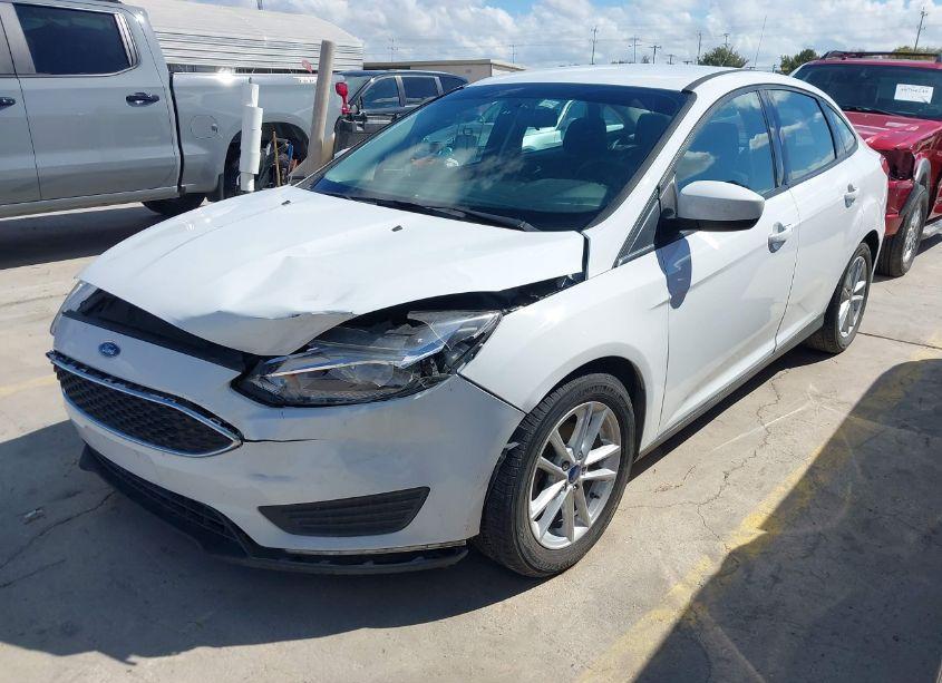 Photo 2 of 2018 Ford Focus SE (VIN 1FADP3F21JL286146)