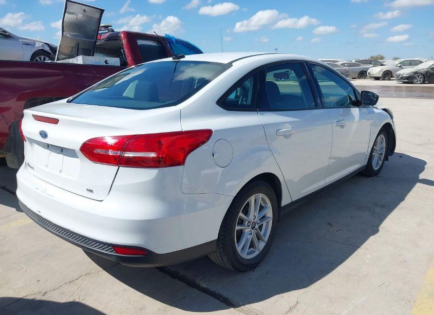 Photo 4 of 2018 Ford Focus SE (VIN 1FADP3F21JL286146)