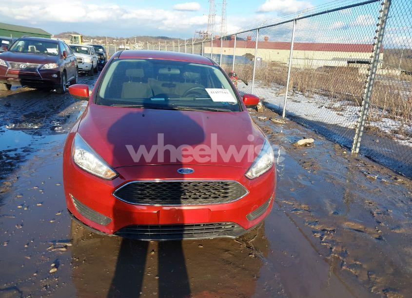 Photo 12 of 2018 Ford Focus SE (VIN 1FADP3F21JL310056)