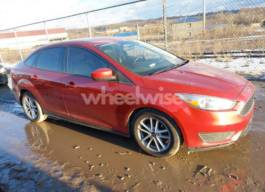 Photo 13 of 2018 Ford Focus SE (VIN 1FADP3F21JL310056)