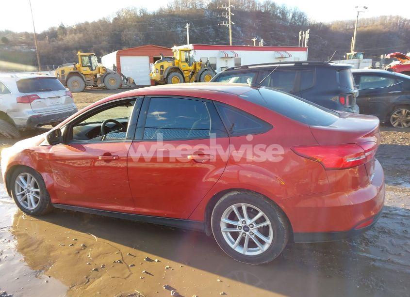 Photo 14 of 2018 Ford Focus SE (VIN 1FADP3F21JL310056)