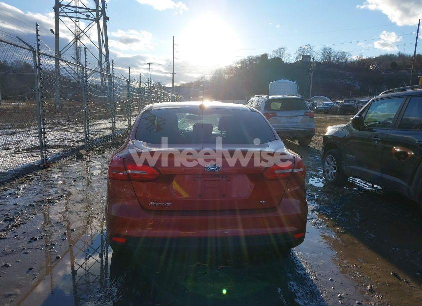 Photo 16 of 2018 Ford Focus SE (VIN 1FADP3F21JL310056)