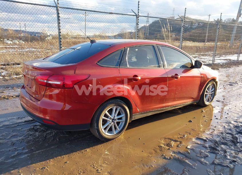 Photo 4 of 2018 Ford Focus SE (VIN 1FADP3F21JL310056)