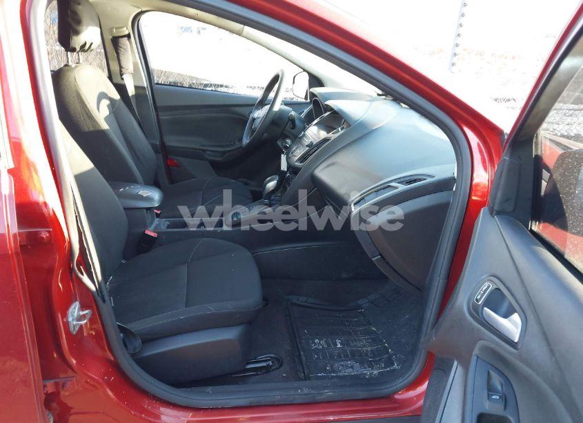 Photo 5 of 2018 Ford Focus SE (VIN 1FADP3F21JL310056)