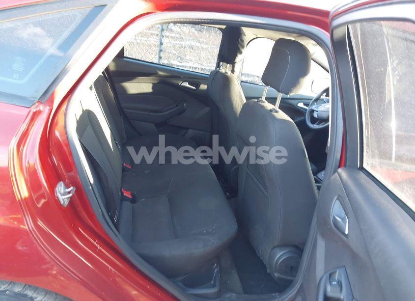 Photo 8 of 2018 Ford Focus SE (VIN 1FADP3F21JL310056)