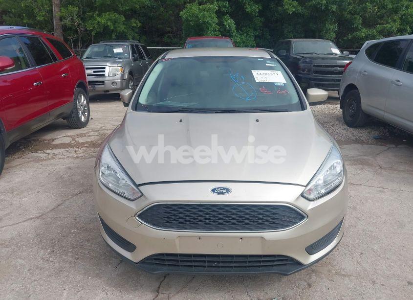 Photo 12 of 2018 Ford Focus SE (VIN 1FADP3F21JL331408)