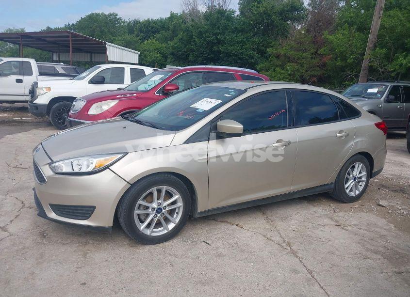 Photo 14 of 2018 Ford Focus SE (VIN 1FADP3F21JL331408)