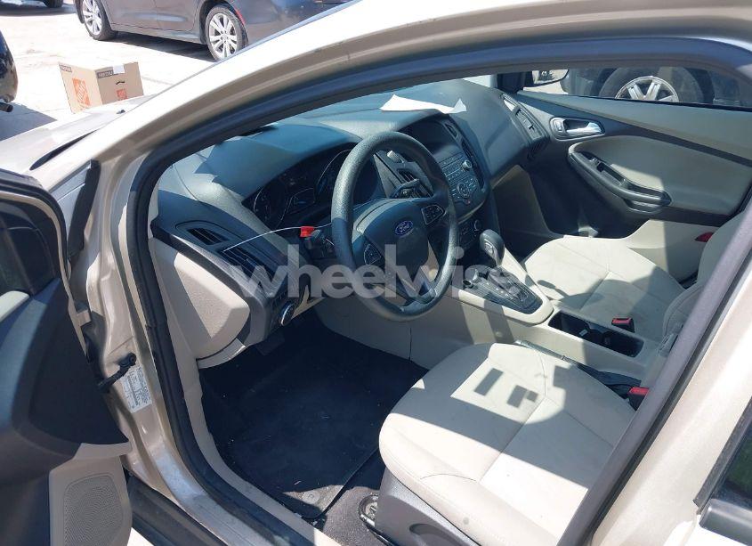 Photo 17 of 2018 Ford Focus SE (VIN 1FADP3F21JL331408)