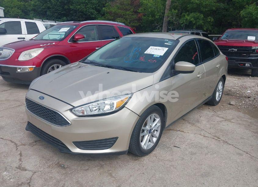 Photo 2 of 2018 Ford Focus SE (VIN 1FADP3F21JL331408)