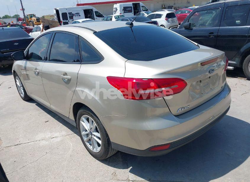 Photo 3 of 2018 Ford Focus SE (VIN 1FADP3F21JL331408)