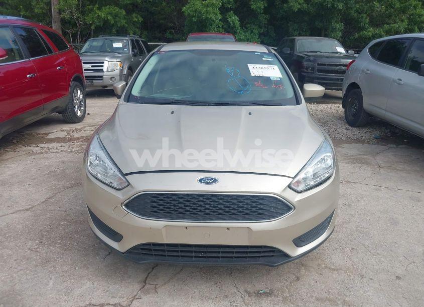 Photo 6 of 2018 Ford Focus SE (VIN 1FADP3F21JL331408)