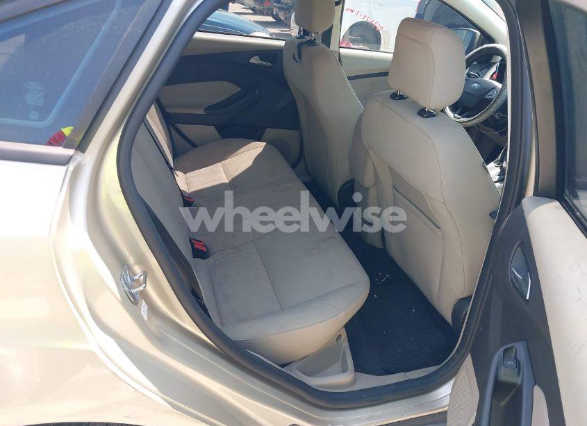 Photo 8 of 2018 Ford Focus SE (VIN 1FADP3F21JL331408)