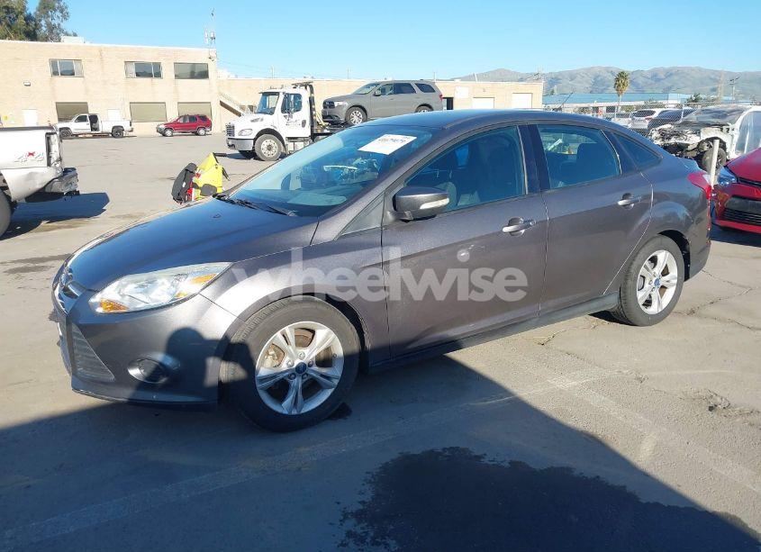 Photo 2 of 2013 Ford Focus SE (VIN 1FADP3F22DL108119)