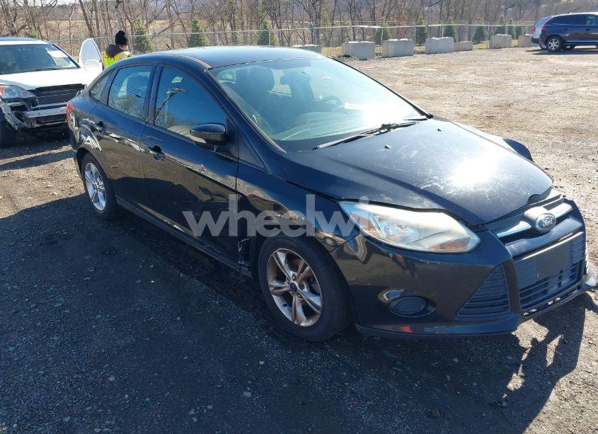 2013 Ford Focus SE (VIN 1FADP3F22DL121744) main photo