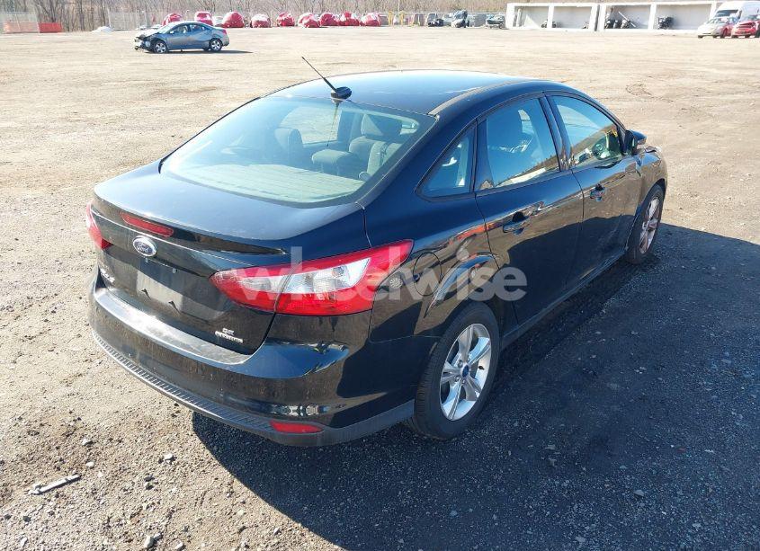 Photo 4 of 2013 Ford Focus SE (VIN 1FADP3F22DL121744)