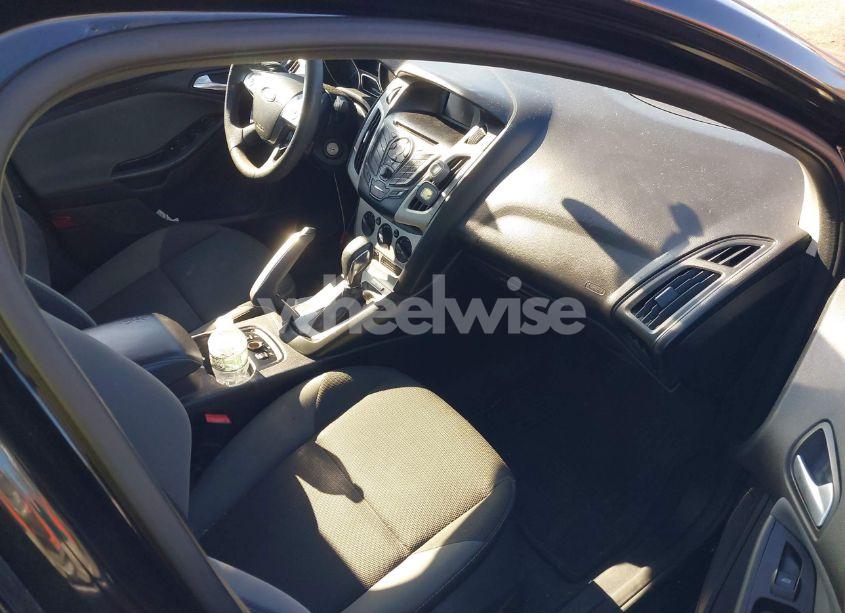 Photo 5 of 2013 Ford Focus SE (VIN 1FADP3F22DL121744)