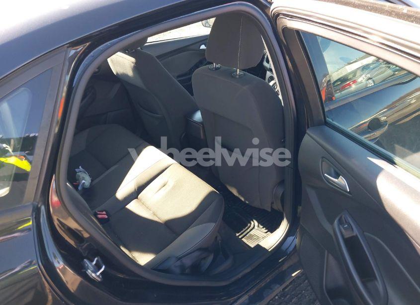 Photo 8 of 2013 Ford Focus SE (VIN 1FADP3F22DL121744)