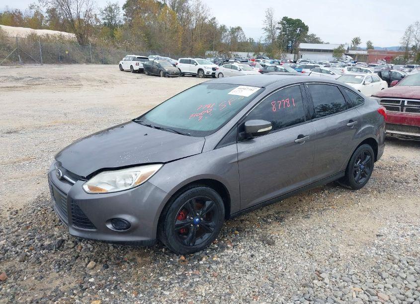 Photo 2 of 2013 Ford Focus SE (VIN 1FADP3F22DL142254)