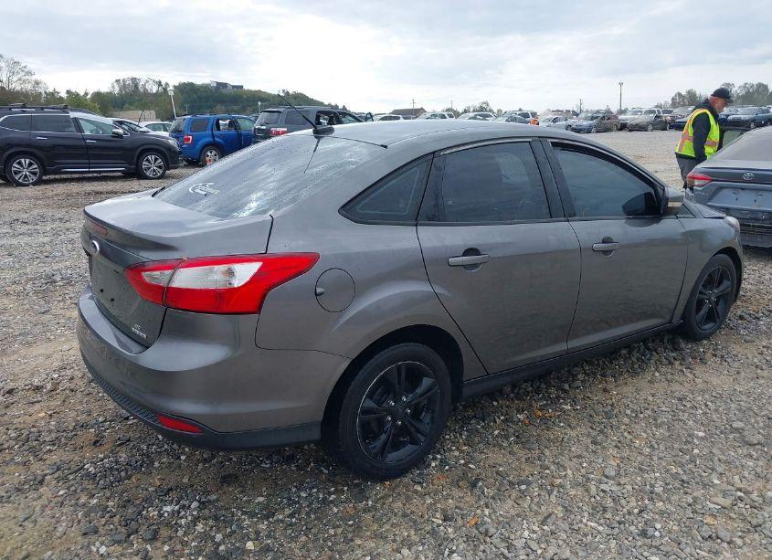Photo 4 of 2013 Ford Focus SE (VIN 1FADP3F22DL142254)
