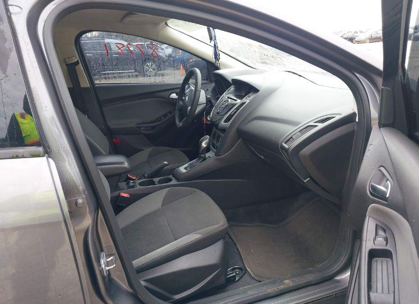 Photo 5 of 2013 Ford Focus SE (VIN 1FADP3F22DL142254)