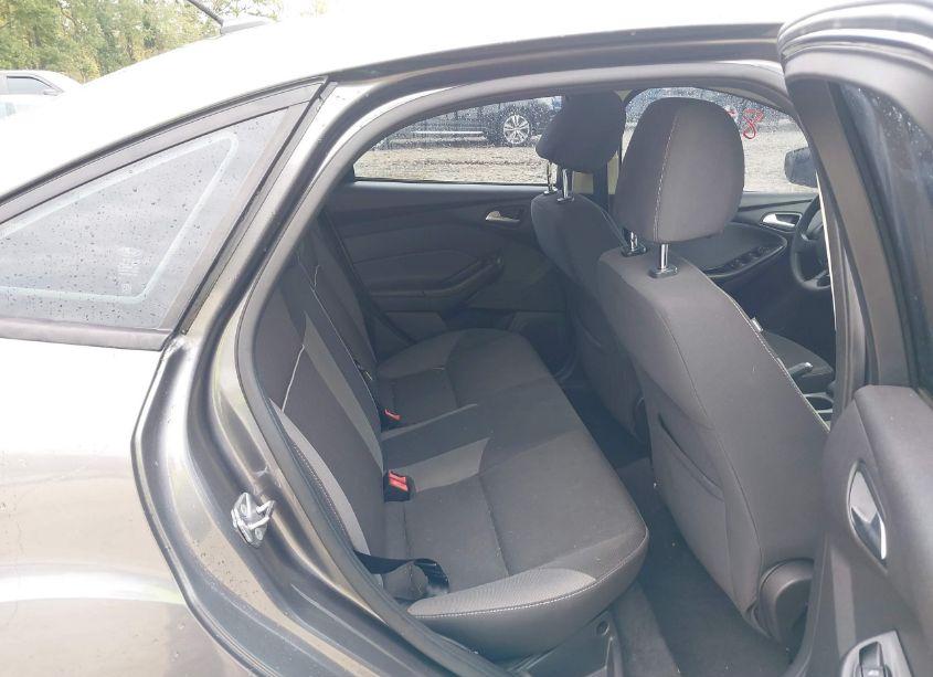 Photo 8 of 2013 Ford Focus SE (VIN 1FADP3F22DL142254)