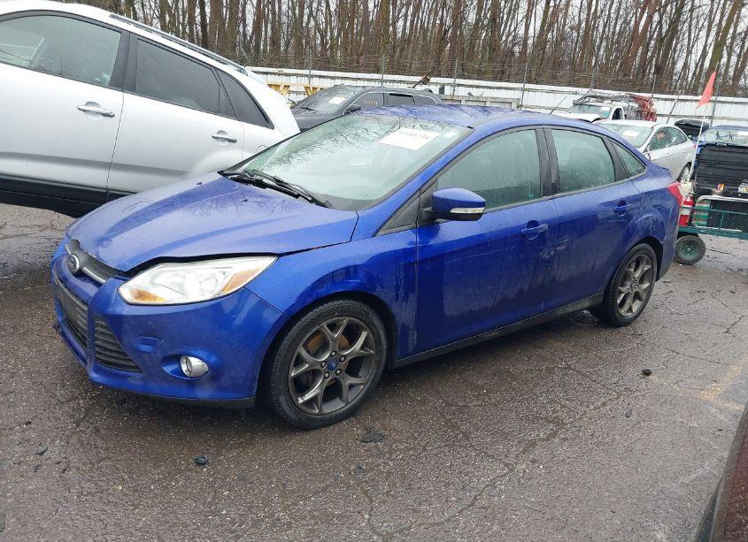 Photo 2 of 2013 Ford Focus SE (VIN 1FADP3F22DL157496)