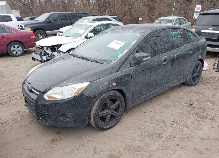 Photo 2 of 2013 Ford Focus SE (VIN 1FADP3F22DL182611)
