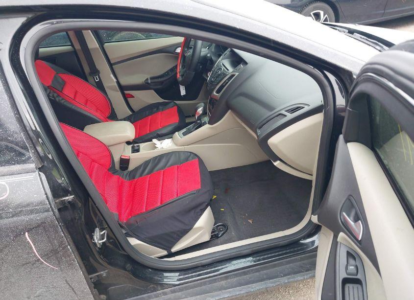 Photo 5 of 2013 Ford Focus SE (VIN 1FADP3F22DL182611)