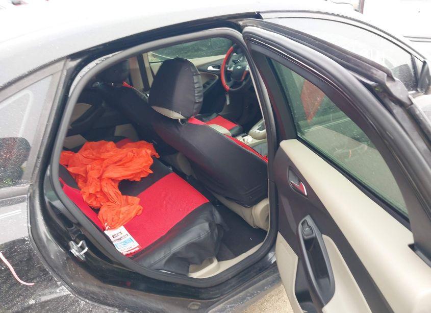 Photo 8 of 2013 Ford Focus SE (VIN 1FADP3F22DL182611)