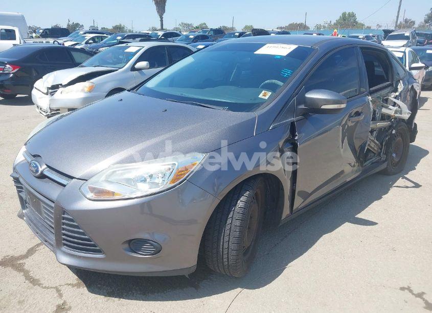 Photo 2 of 2013 Ford Focus SE (VIN 1FADP3F22DL190336)