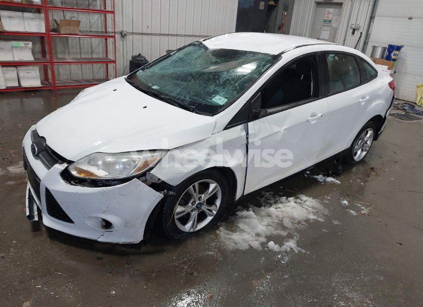 Photo 2 of 2013 Ford Focus SE (VIN 1FADP3F22DL203294)