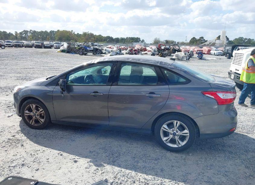 Photo 14 of 2013 Ford Focus SE (VIN 1FADP3F22DL217566)