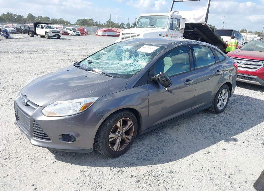 Photo 2 of 2013 Ford Focus SE (VIN 1FADP3F22DL217566)