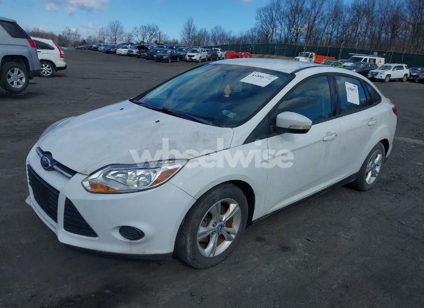 Photo 2 of 2013 Ford Focus SE (VIN 1FADP3F22DL223528)