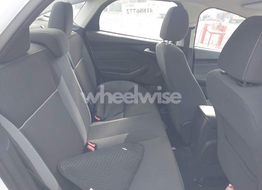 Photo 8 of 2013 Ford Focus SE (VIN 1FADP3F22DL223528)