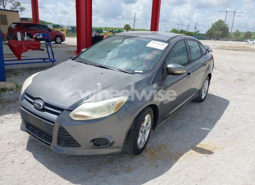 Photo 2 of 2013 Ford Focus SE (VIN 1FADP3F22DL233900)