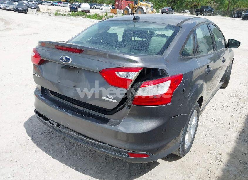 Photo 4 of 2013 Ford Focus SE (VIN 1FADP3F22DL233900)