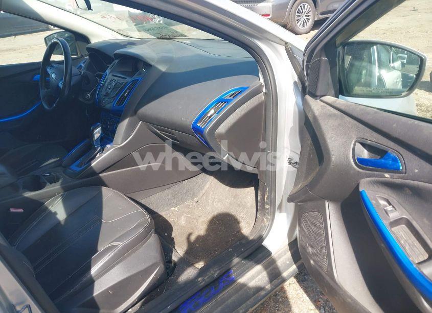 Photo 5 of 2013 Ford Focus SE (VIN 1FADP3F22DL236246)