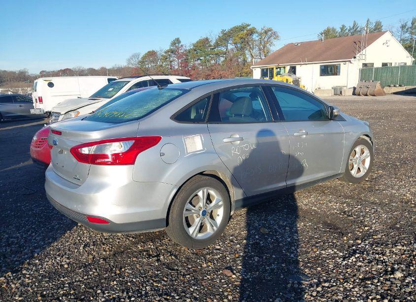 Photo 4 of 2013 Ford Focus SE (VIN 1FADP3F22DL271871)