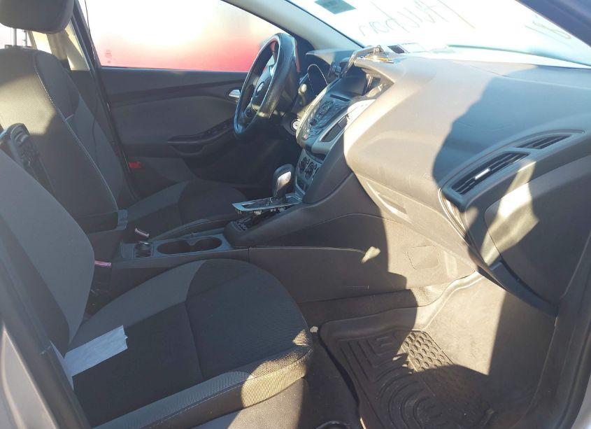 Photo 5 of 2013 Ford Focus SE (VIN 1FADP3F22DL271871)