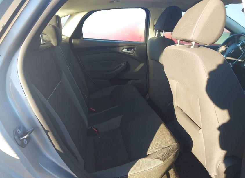 Photo 8 of 2013 Ford Focus SE (VIN 1FADP3F22DL271871)