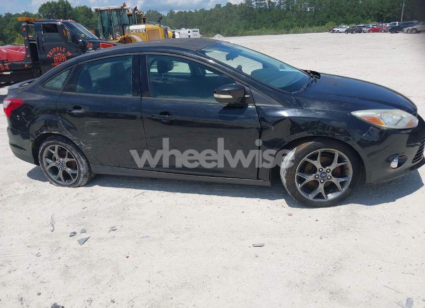 2013 Ford Focus SE (VIN 1FADP3F22DL353728) main photo