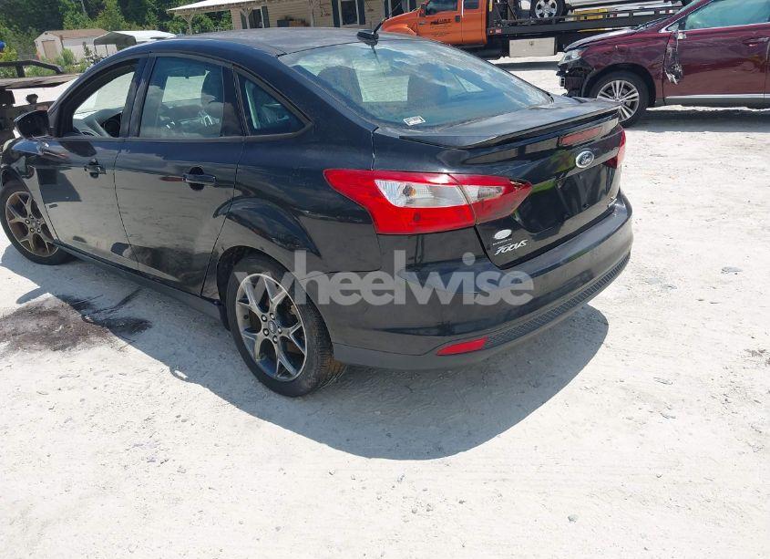 Photo 3 of 2013 Ford Focus SE (VIN 1FADP3F22DL353728)