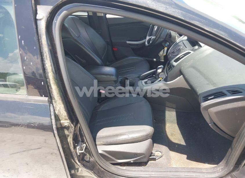 Photo 5 of 2013 Ford Focus SE (VIN 1FADP3F22DL353728)