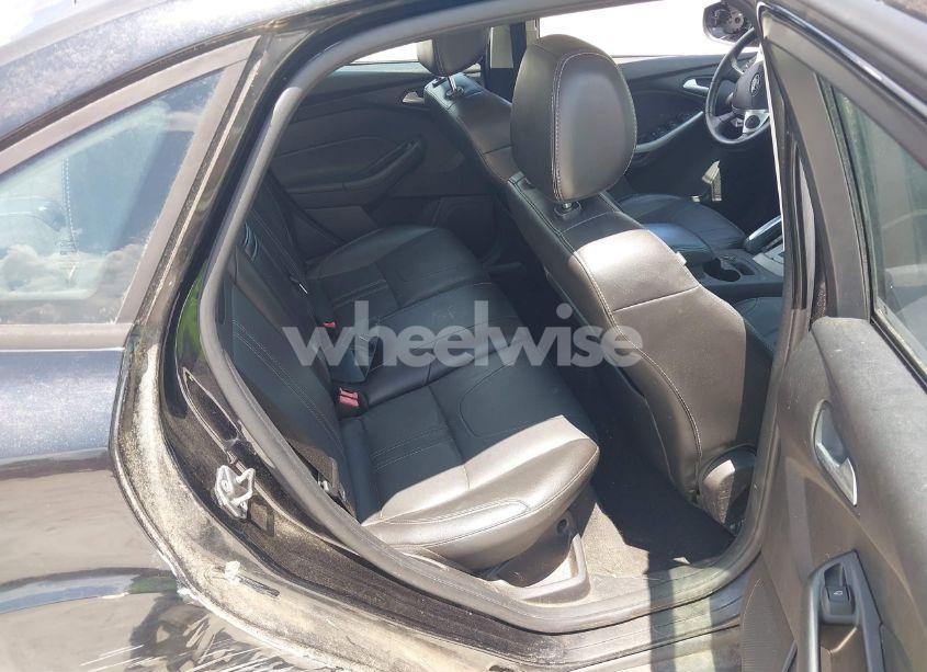 Photo 8 of 2013 Ford Focus SE (VIN 1FADP3F22DL353728)