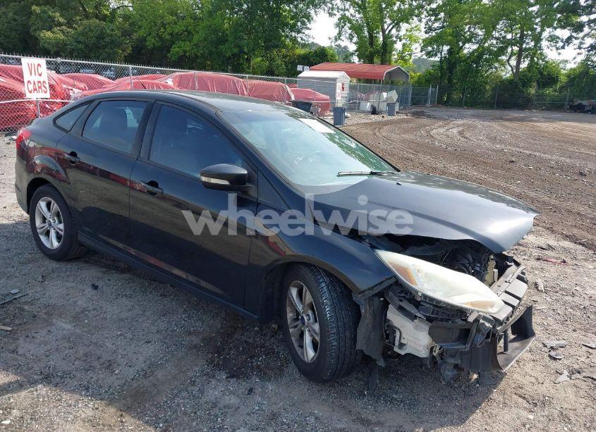 2014 Ford Focus SE (VIN 1FADP3F22EL102788) main photo